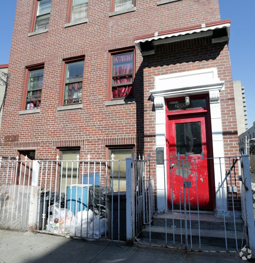 Building Photo - 2009 Mapes Ave