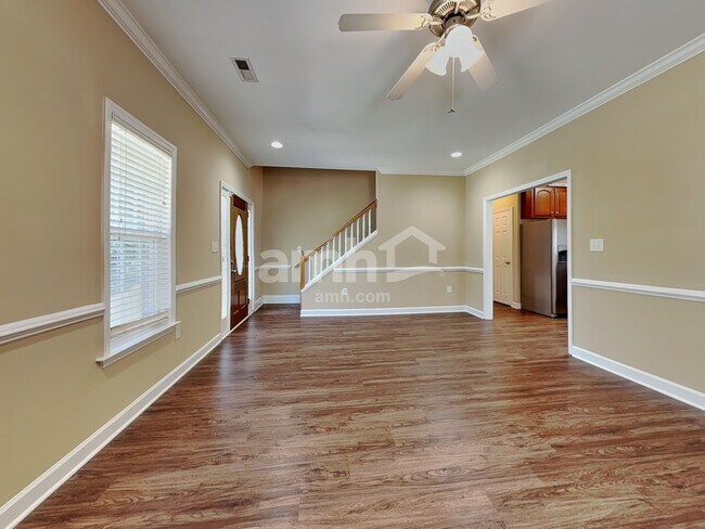 Foto del edificio - 3150 Glenshire Dr