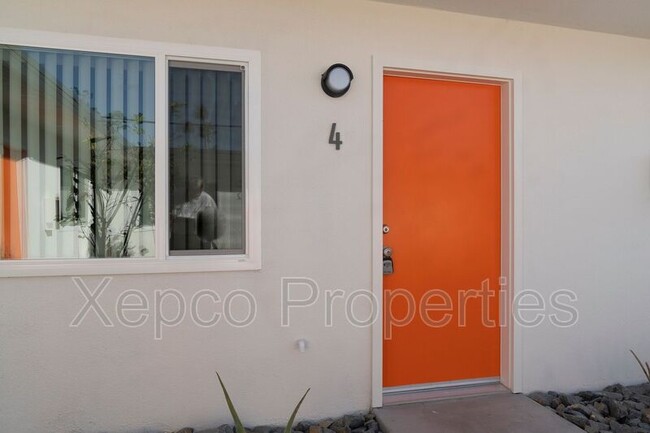 Building Photo - 520 Desert View Dr