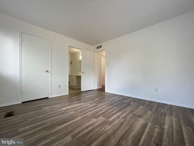 Building Photo - 503 Stockton Ct