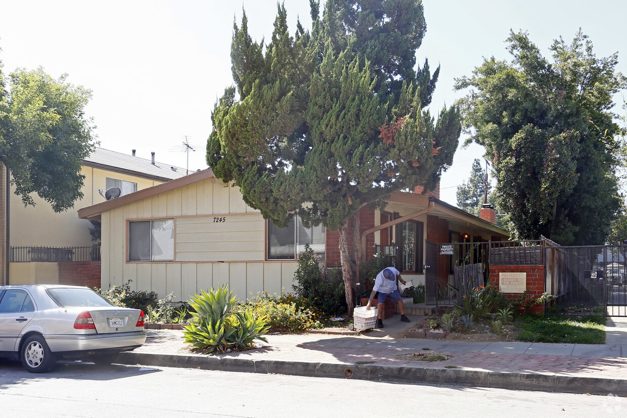 7245 Alabama Ave, Canoga Park, CA 91303 Rentals in Canoga Park at 7245
