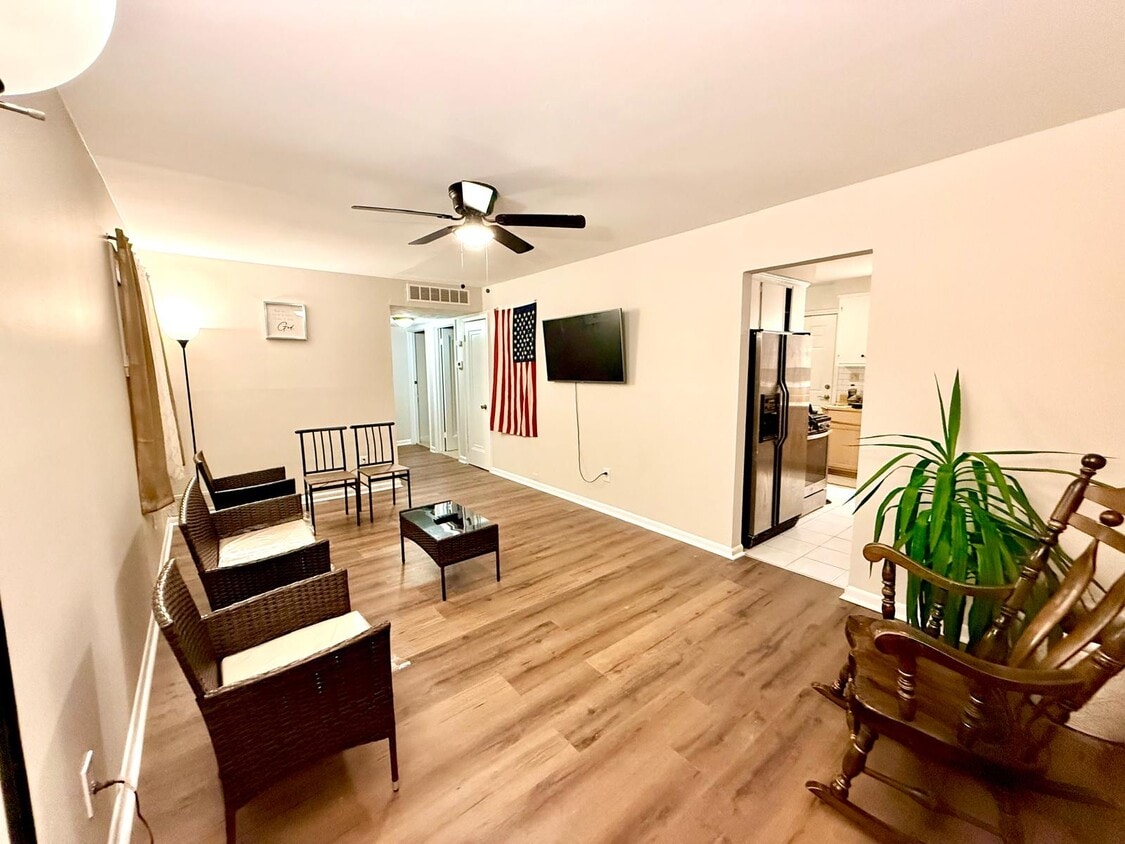 Living Room - 32360 Carlisle Pky (Wayne, MI)