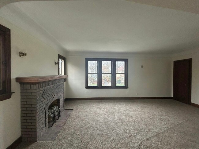 Building Photo - 4401 Buckingham