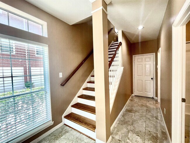 Foto del edificio - 32 Waugh Dr