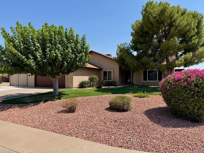 Building Photo - 7249 W Sunnyside Dr