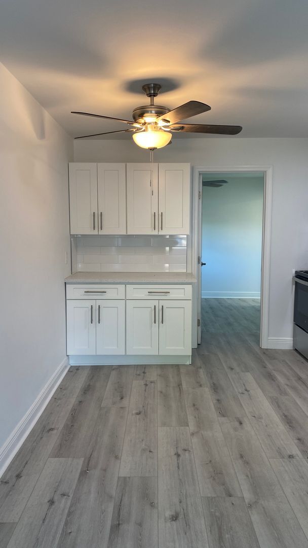 Building Photo - Beautifully Renovated 3/2 Villa in West Br...