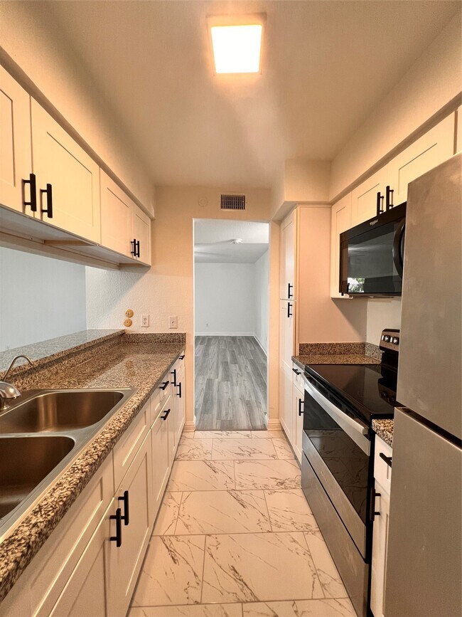 Foto del edificio - 3005 Walnut Bend Ln