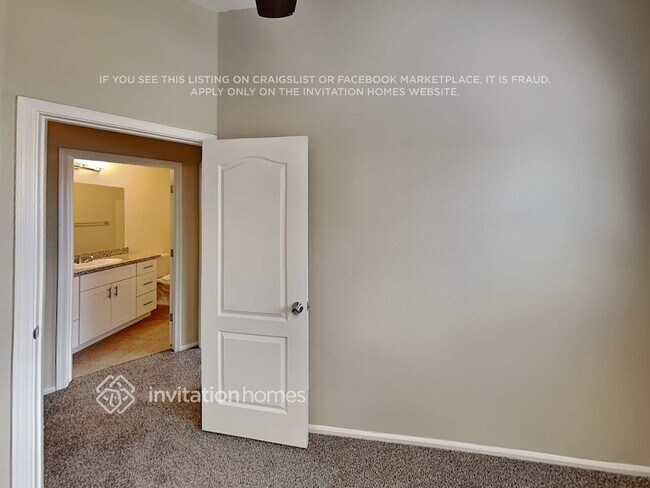 Foto del edificio - 12324 W Denton Ave