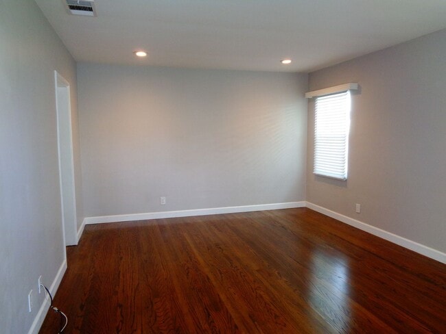 Foto del edificio - 2 Bedroom 1 Bath Ground Floor Apartment fo...