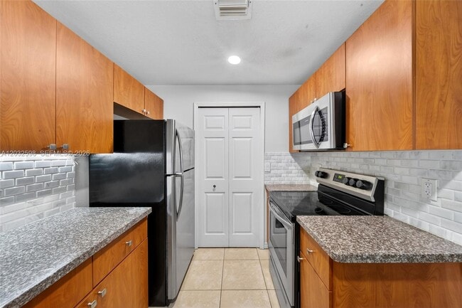 Building Photo - 6670 NW 114th Ave
