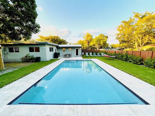 Foto del edificio - Northeast 132nd Street, North Miami, FL 33...