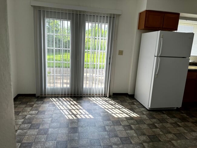 Building Photo - 111 Pin Oak Dr