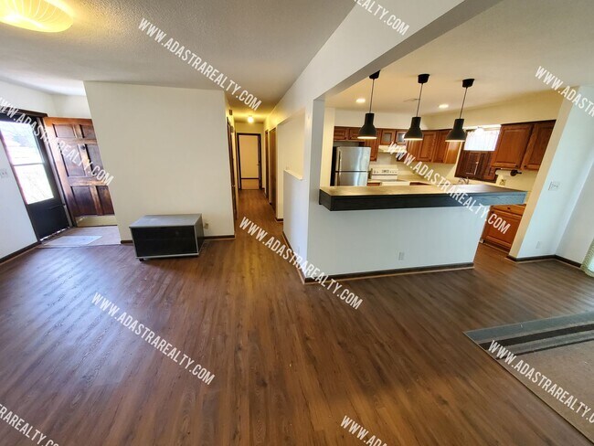 Building Photo - Spacious and Affordable 3 Bed/2 Bath House...