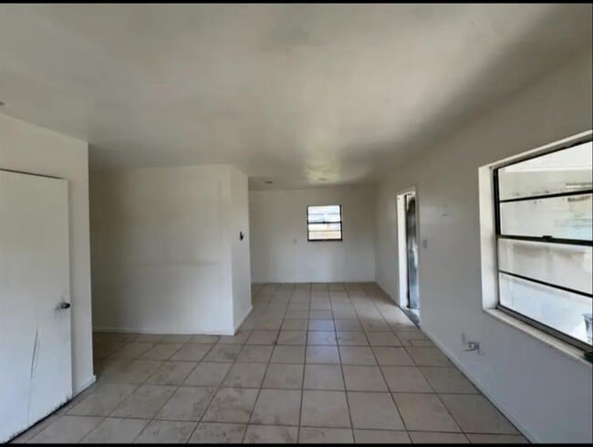 Building Photo - 1060 W Tee Cir