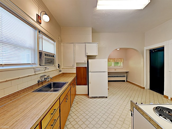 Building Photo - 1 br, 1 bath  - 601 N 2nd St Apt B Apt B