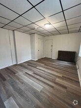 Building Photo - 136 E Walnut St