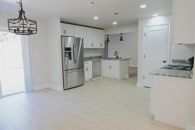 Building Photo - 7811 Bay Cedar Dr