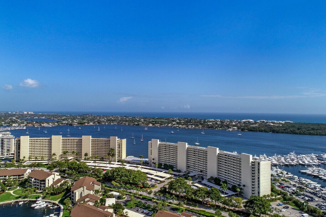 Foto principal - 130 Lakeshore Dr