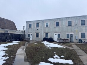 Building Photo - 62 Jerusalem Ave