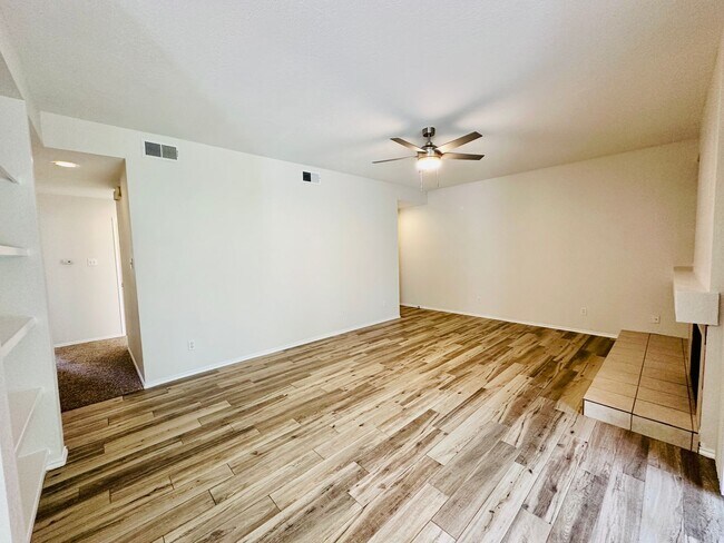 Building Photo - Charming 2 Bed 2 Bath Condo with Nature Vi...