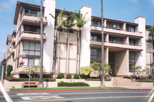 Building Photo - 1007 S Catalina Ave