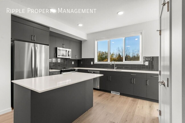 Building Photo - AMAZING BRAND NEW NEVER LIVED IN 3 BEDS/ 2.5 BATHS UPPER UNIT