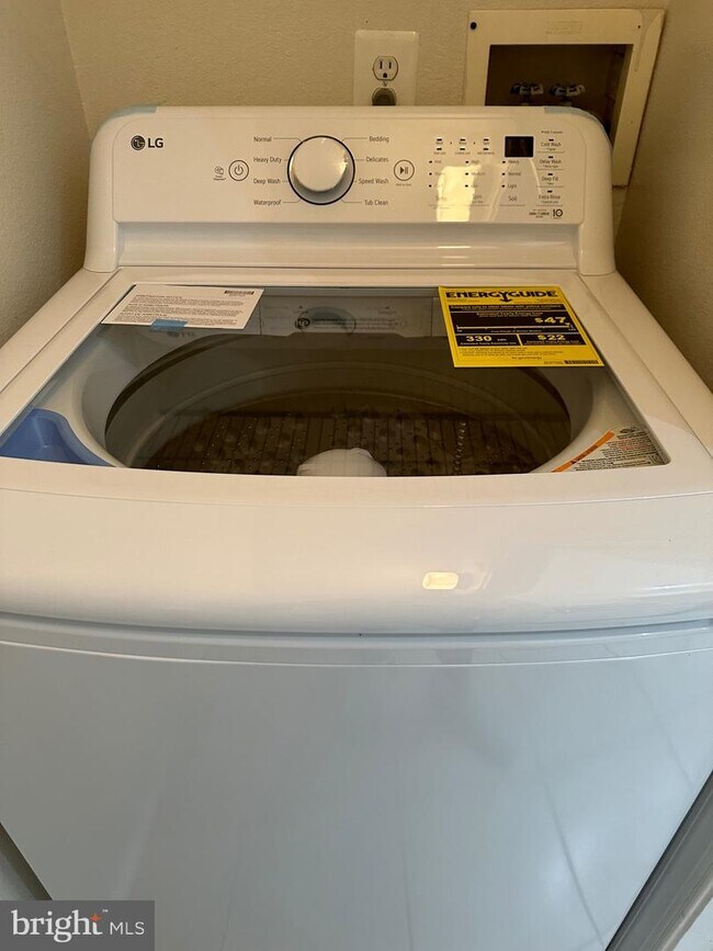 Foto del edificio - 1571 Spring Gate Dr.