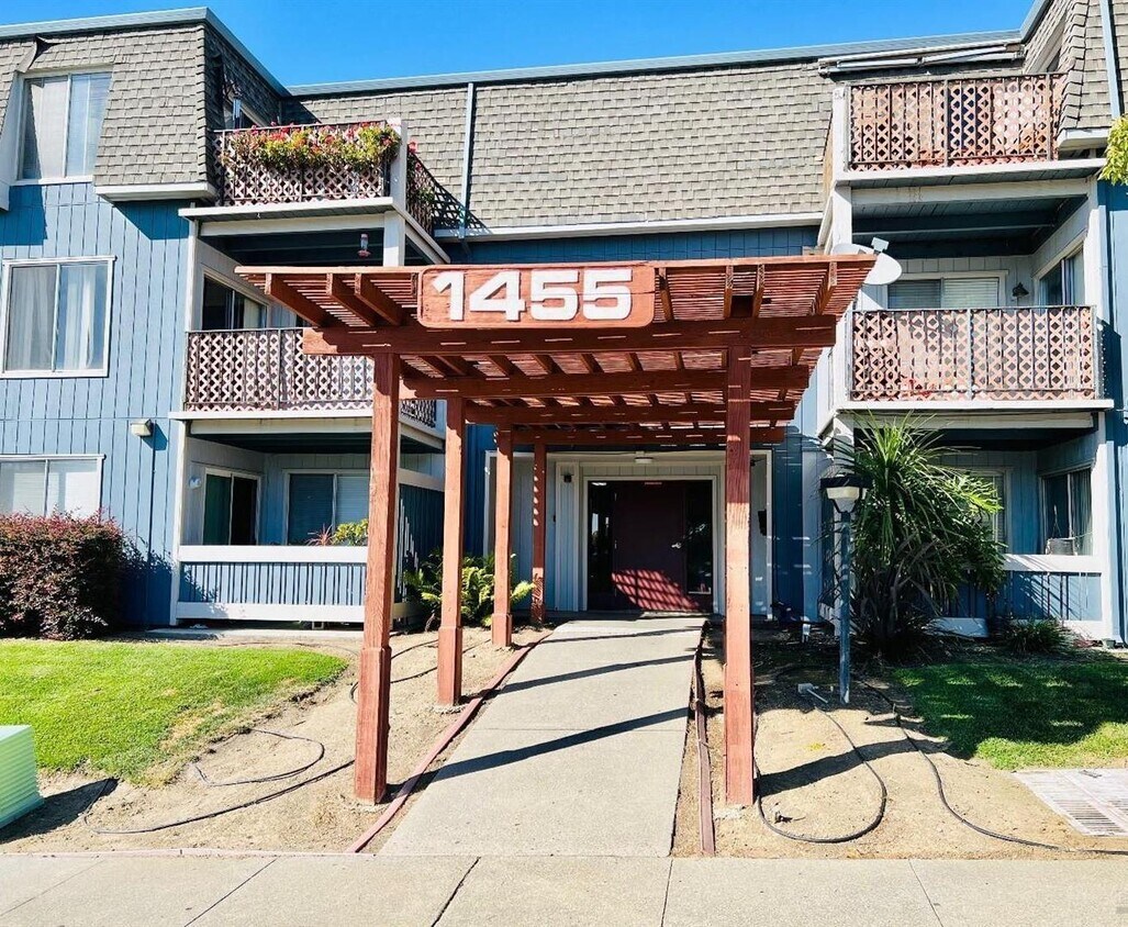 Primary Photo - 1455 N Camino Alto