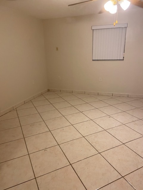 2 grandes ventanas con puerta de entrada al área de patio eficiente para barbacoa y área de estar, su propio patio - 4360 SW 2nd Ter