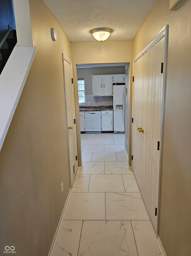 Foto del edificio - 403 Stillwood Ct