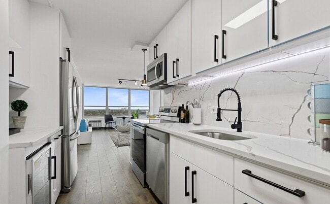 Building Photo - 3550 N Lake Shore Dr