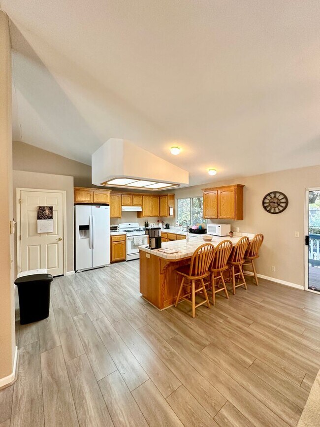 Foto del edificio - Beautiful 3 Bedroom 2 Bath Single Family H...