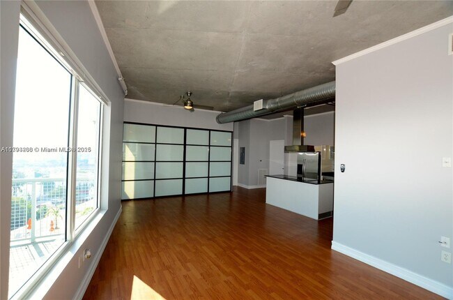 Foto del edificio - 10 SW South River Dr