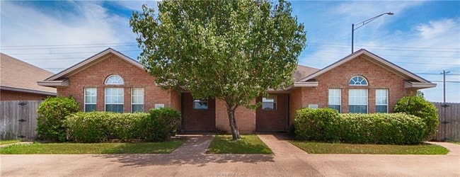 Building Photo - 1002 Sun Meadow Ct