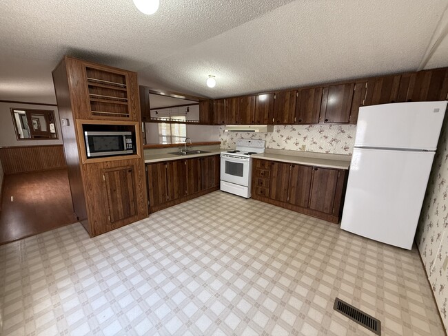 Photo - 147 Hiatt Ln House