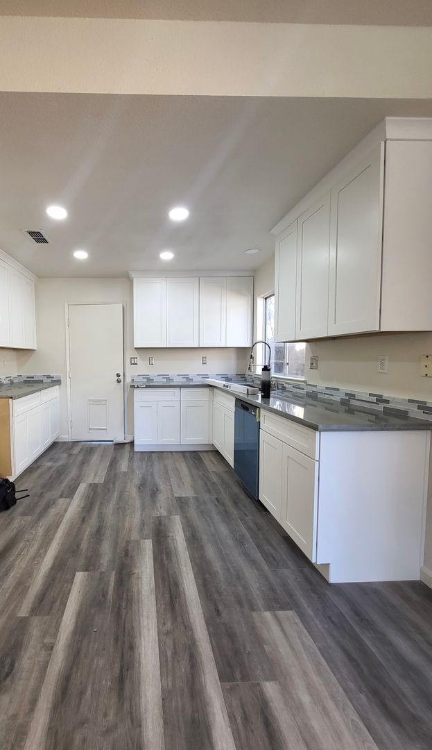 Building Photo - Great Location! 3BD and 2BA