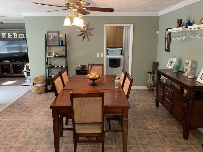 Building Photo - 5 Cobblestone Trail