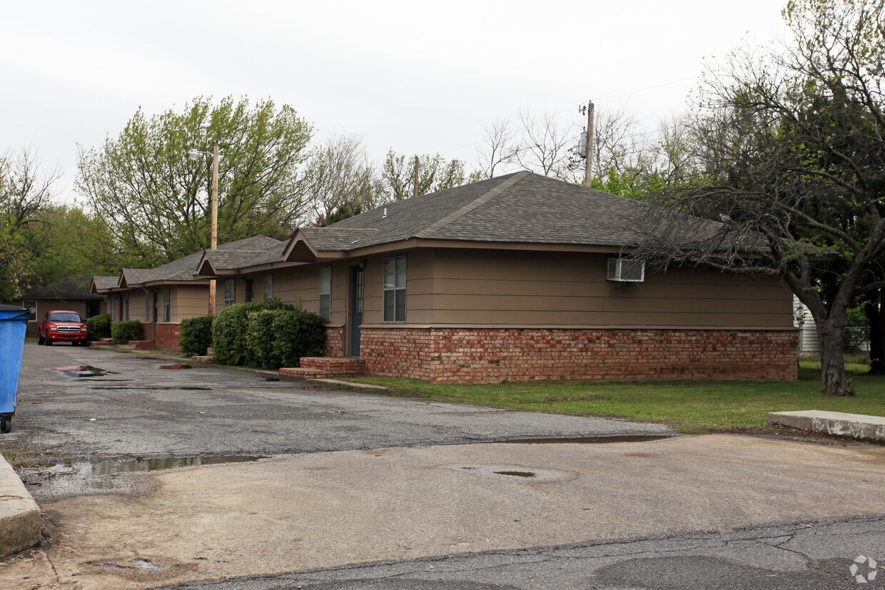 3303 N Hammond Ave, Bethany, OK 73008 Apartments in Bethany, OK