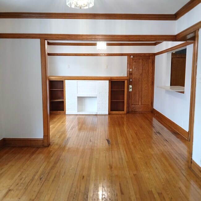 Foto del edificio - 5041 W Dickens Ave