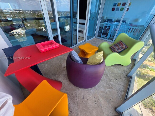 Foto del edificio - 601 NE 36th St