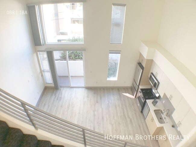 Building Photo - 1037 S Hobart Blvd