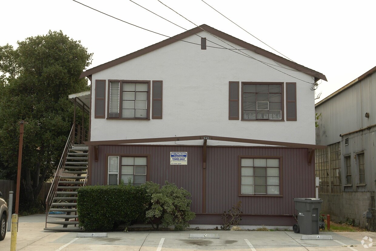 Primary Photo - 940 75th Ave