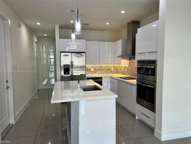 Foto del edificio - 3 br, 3 bath House - 10260 NW 63rd Ter Apt...