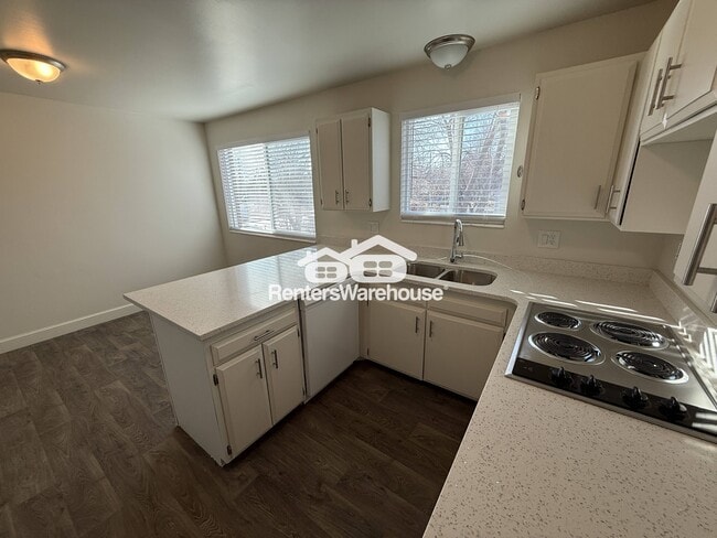 Building Photo - 661 Crystal Ave