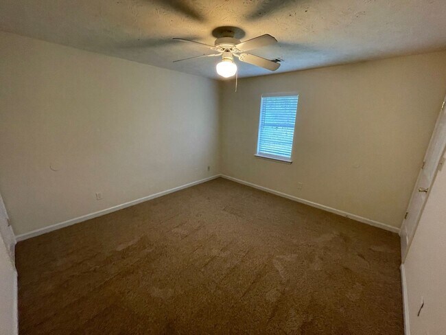 Foto del edificio - PRE-LEASING FOR AUGUST 2026!