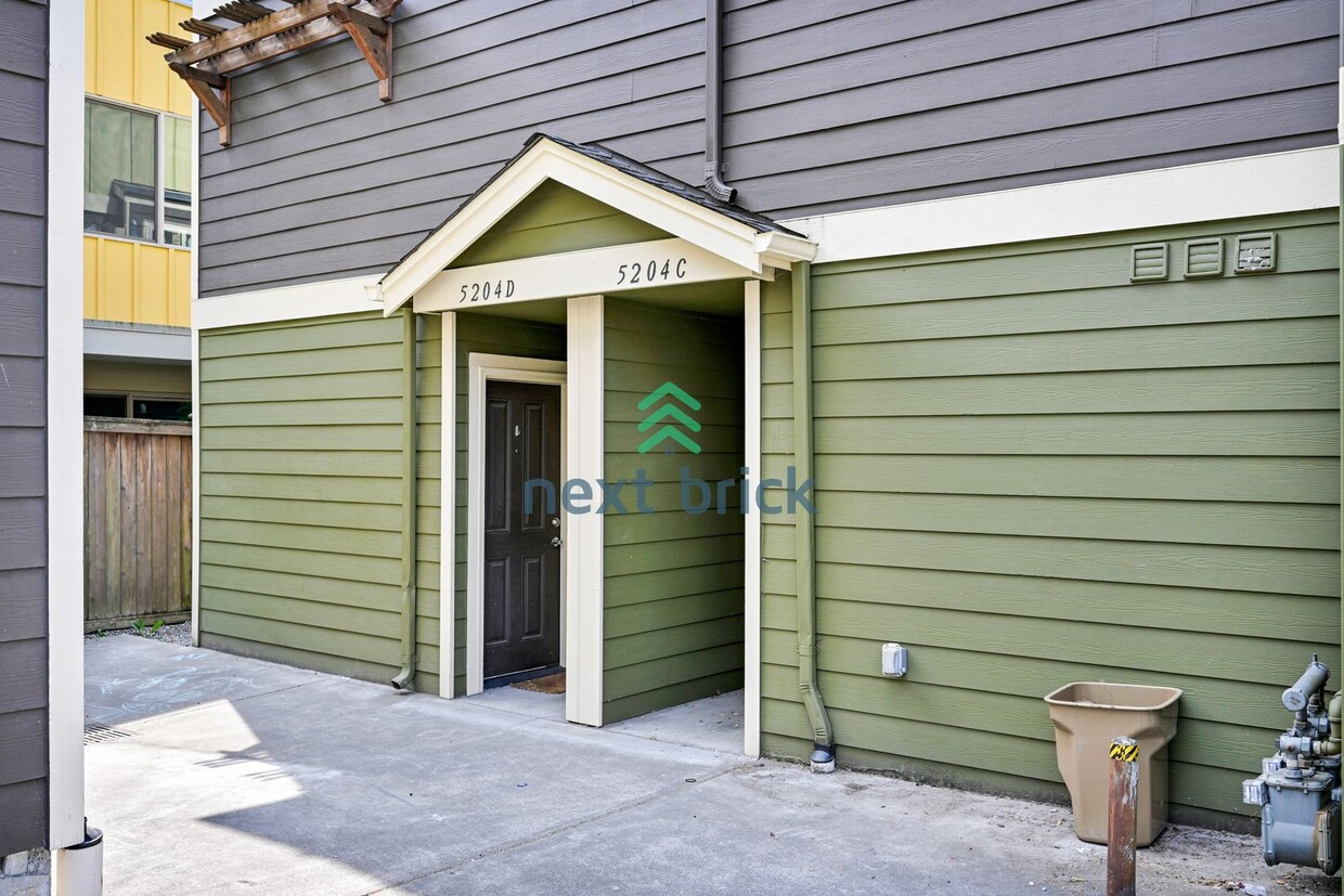 Primary Photo - BEAUTIFUL 3 BEDS & 2.5 BATH TOWNHOME FOR RENT