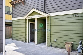 Building Photo - 5204 Delridge Wy SW