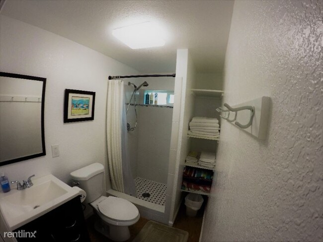 Building Photo - Studio, 1 bath Apartment - Aweoweo