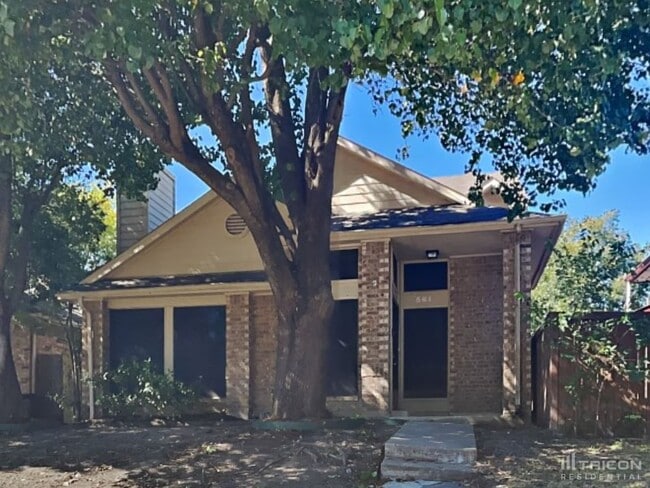 Building Photo - 561 Oxbow St