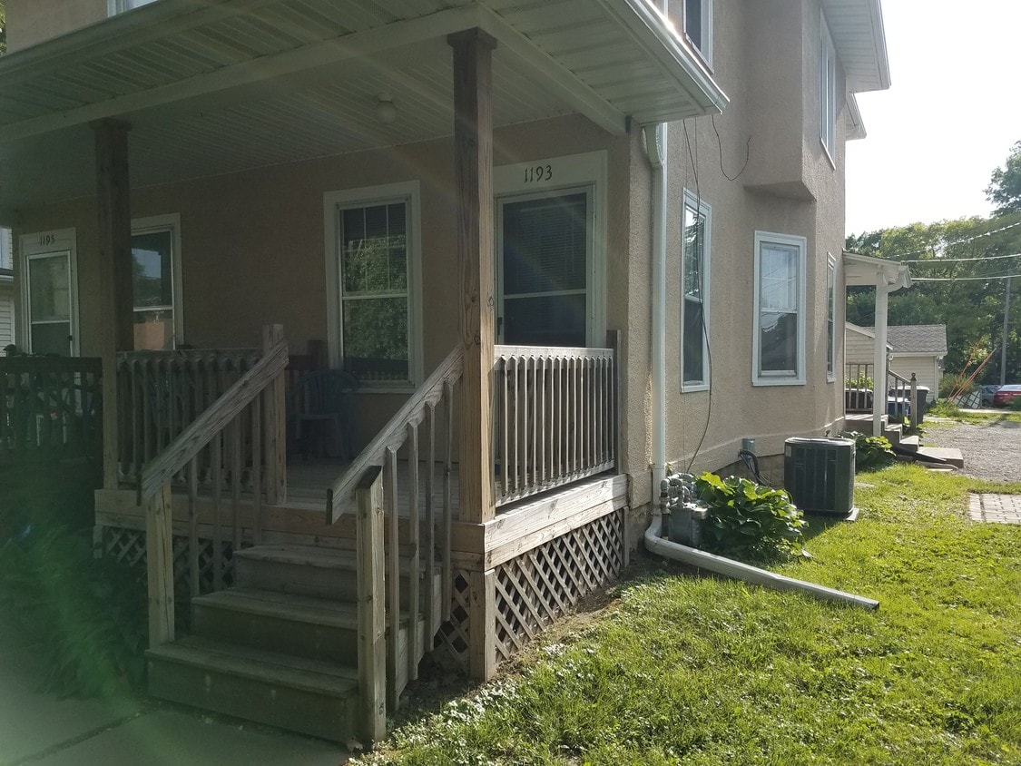 Front entrance - 1193 25th St